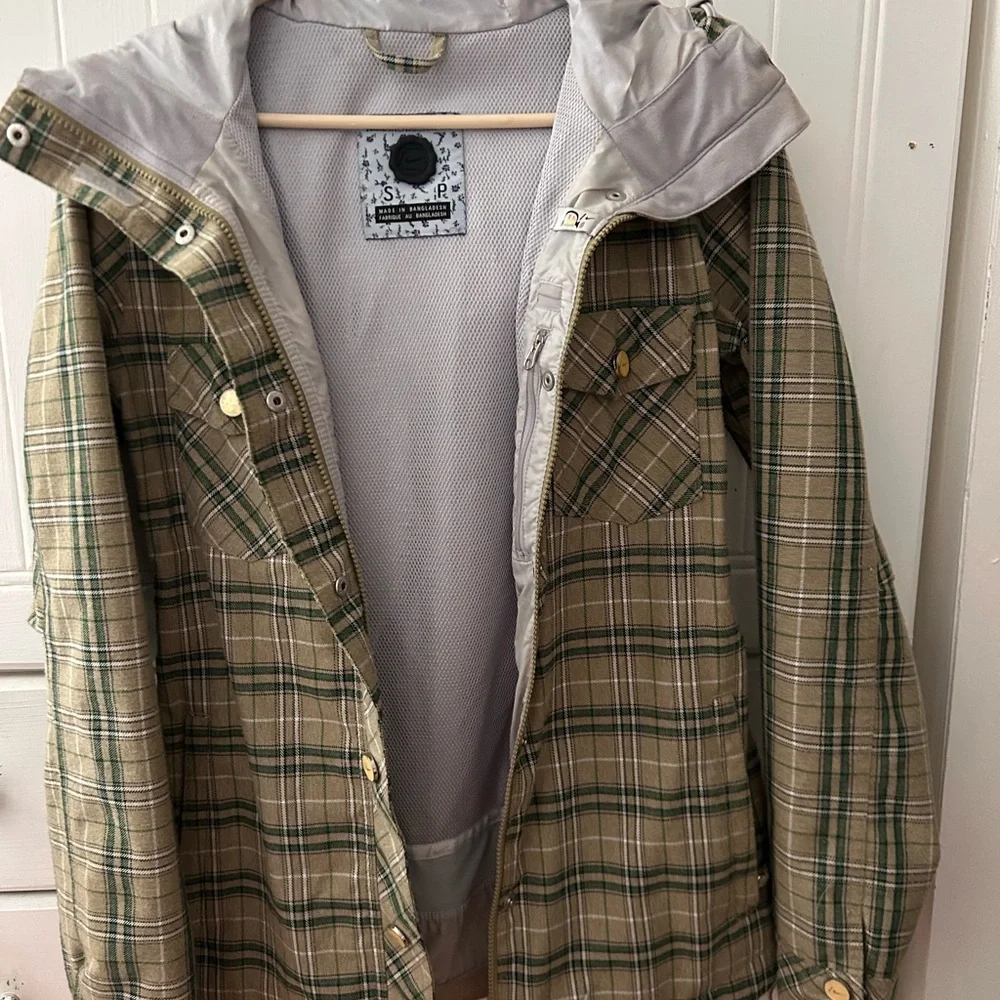 EUC NIKE SNOWBOARDING Plaid Hooded Jacket with Button/zipper closure, many pkts - Picture 4 of 10